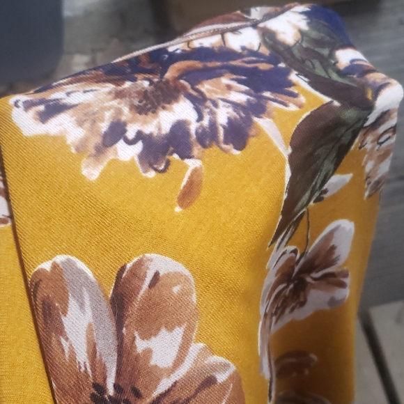 Open Shoulder Long Sleeve Floral Shirt - Picture 4 of 4